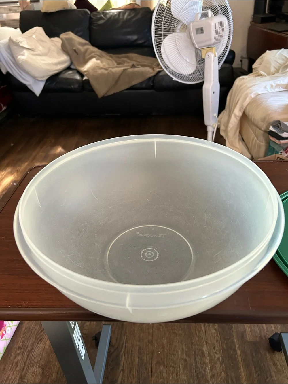 Vintage Tupperware fix and mix bowl holds 26 cups #274–12. A classic!